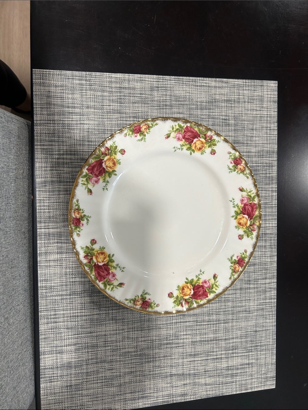 Royal Albert  4 dinner plates use twice in excellent condition not scratches